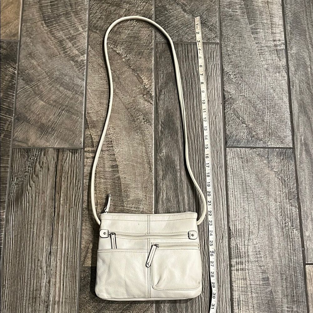 Vintage Tignanello Elegant Cream crossbody/ shoulder Bag